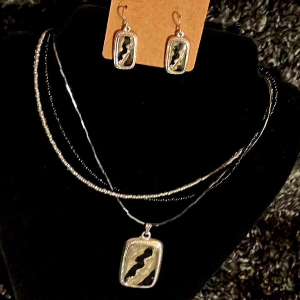 Kenneth Cole choker & earrings set